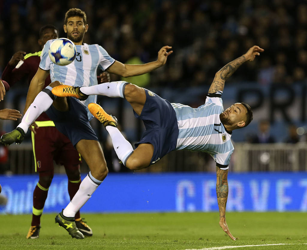 毕尔巴鄂竞技迎西甲关键赛；窗口期篮板制胜；话题不断；阵容厚度经受考验的简单介绍