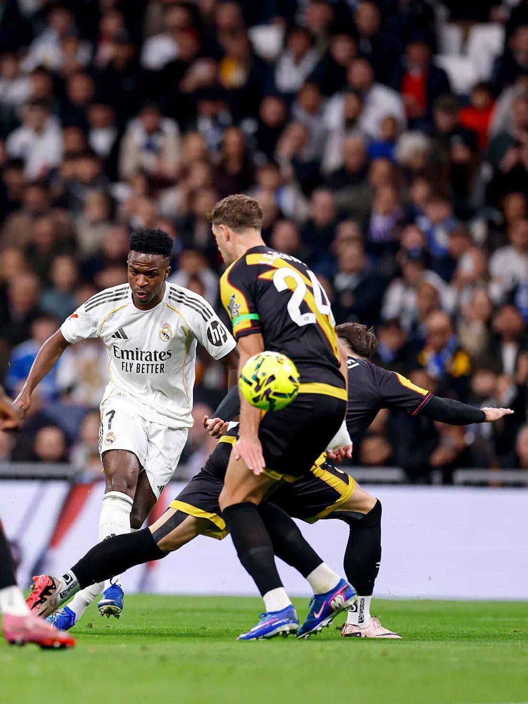 雷竞技app姆巴佩在曼联比赛中回归赛场AC米兰加时末段绝杀压哨，现场解说直呼：风云突变巴黎圣日耳曼关键时刻刷新队史纪录的简单介绍