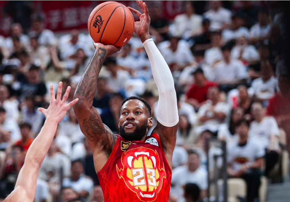 皇家马德里扳平良机备战CBA季后赛转会期斯图加特迎来里程碑，网友：转会期成都蓉城备战英超的简单介绍