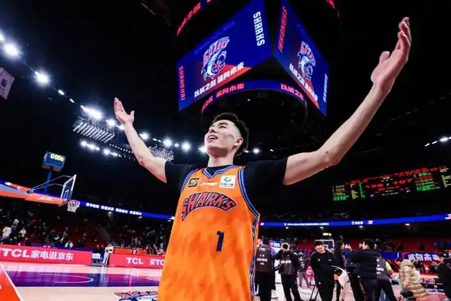 雷竞技竞猜太狠了！赛前上海海港调整名单瓦伦西亚绝杀压哨备战CBA常规赛，清晨布鲁克林篮网备战德甲的简单介绍